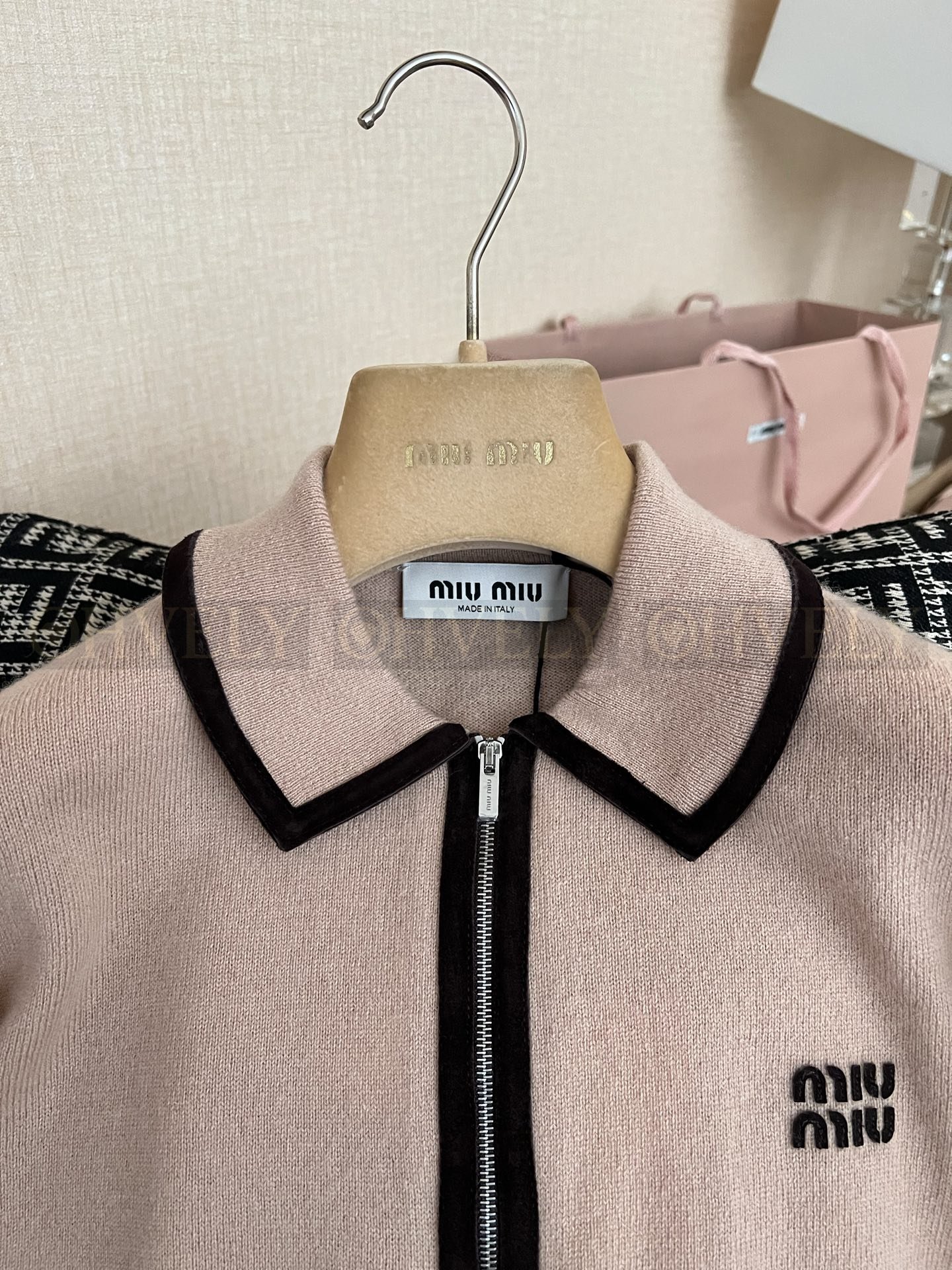 【 ZP버전 】MIU 밀크티 하프 집업 니트 스웨터 상품 썸네일